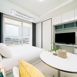  Apartment Urbanstay Songdo Moonlight Park